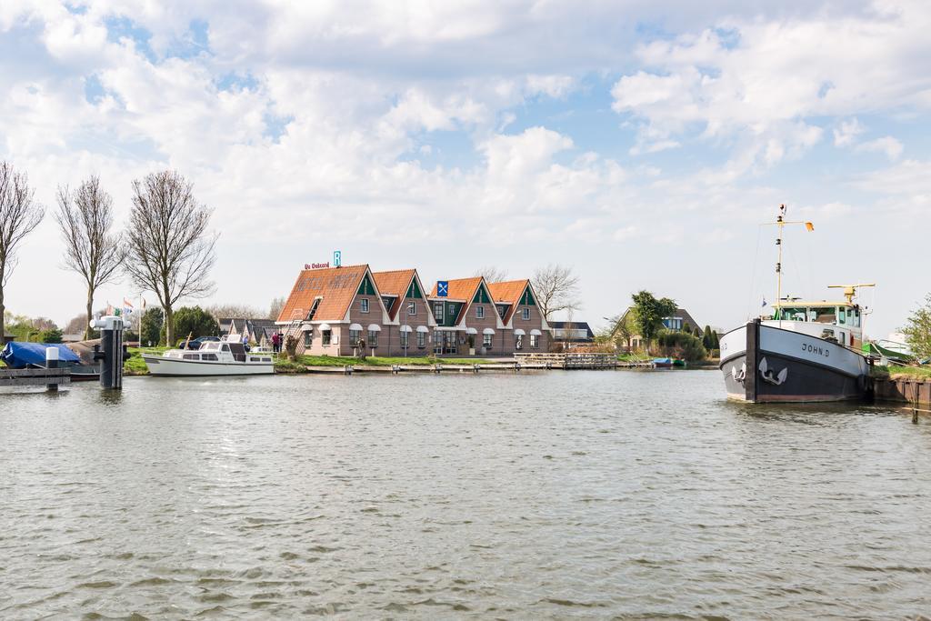Hotel Restaurant De Buizerd Langedijk Exterior photo
